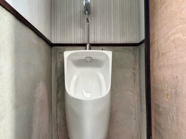 トイレの交換工事、お客様で用意してもらった物も取り付け致します！サービスの画像