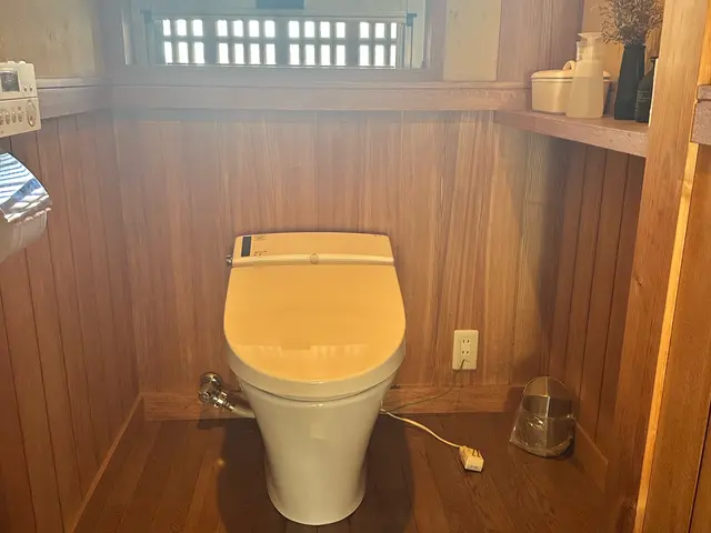 トイレの交換工事、お客様で用意してもらった物も取り付け致します！サービスの画像