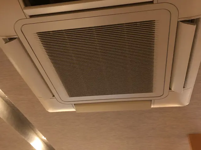 【天井埋込エアコン】店舗・施設などの大きなタイプのエアコンも対応致しますサービスの画像