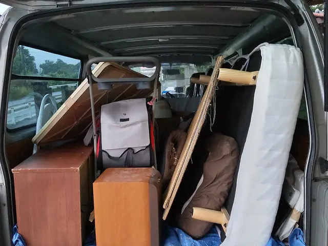 引越しのお片付けは当店へ！　すぐに簡単お見積り！　エアコン取り外し回収無料！サービスの画像