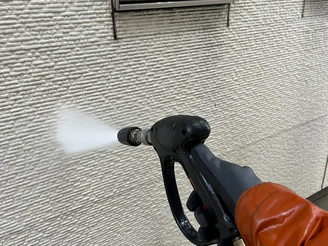 【創業74年の経験と実績】駐車場・外壁の高圧洗浄ご依頼承ります！サービスの画像