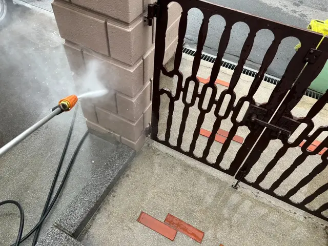 【創業74年の経験と実績】駐車場・外壁の高圧洗浄ご依頼承ります！サービスの画像