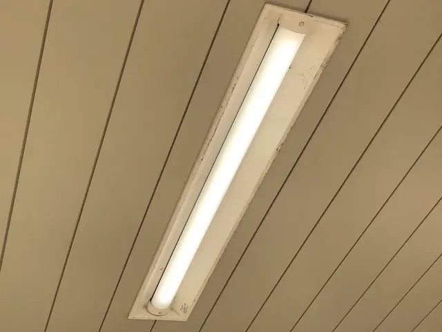 古い蛍光管の器具、迅速丁寧にLED化しますサービスの画像