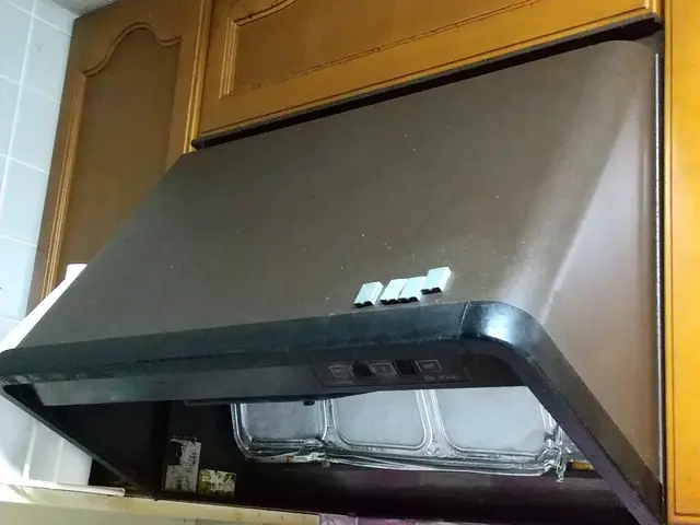 【岡山エリア】あなたの家の　お掃除便利屋さん　ピカピカのレンジフード仕上げです。サービスの画像