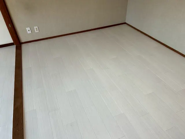 クッションフロア上貼り　　　　　　　「最短1日で、古い床から明るい空間へ」サービスの画像