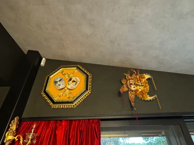 「関西」★金賞店舗★ 絵画・アートの取り付け！金具や紐もご準備可能です！サービスの画像