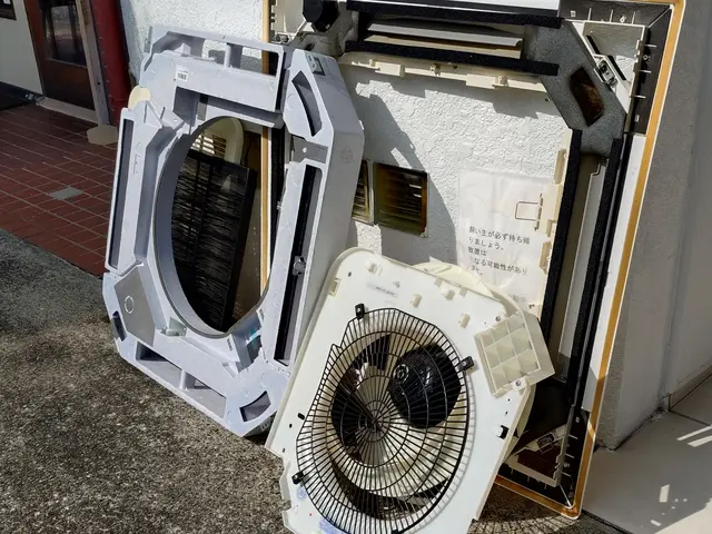 業務用４方向天井埋込エアコン分解清掃！サービスの画像