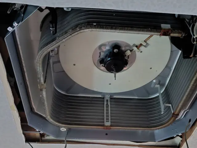 業務用４方向天井埋込エアコン分解清掃！サービスの画像