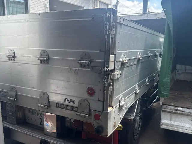 2トントラックサービスの画像