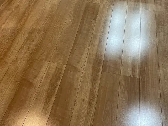 【フロアコーティング専門店】高硬度・高純度のガラスコーティング　20年保証サービスの画像