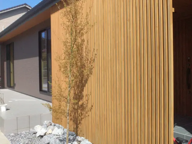 植木・庭木の植え付け、植栽工事サービスの画像