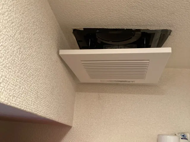 トイレの換気扇交換☆当店のスタッフがお伺い致します☆サービスの画像