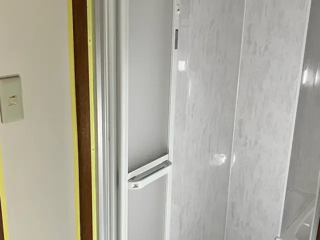 浴室の扉交換(中折れドア)サービスの画像