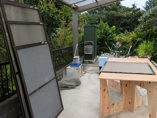 網戸は10年に１度は交換をお薦めします。オプションで網戸の戸車交換等も承ります。サービスの画像