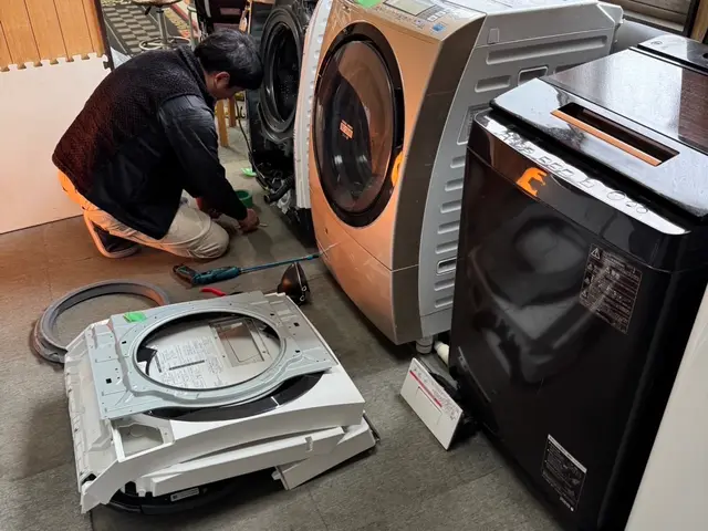 Panasonic.日立のドラム式に特化したした分解洗浄になります。サービスの画像