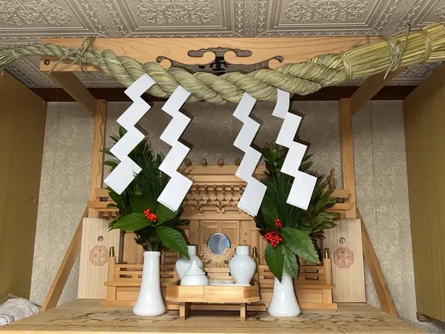 簡単に取付けできます！下地なくても大丈夫です！神棚設置工事！サービスの画像