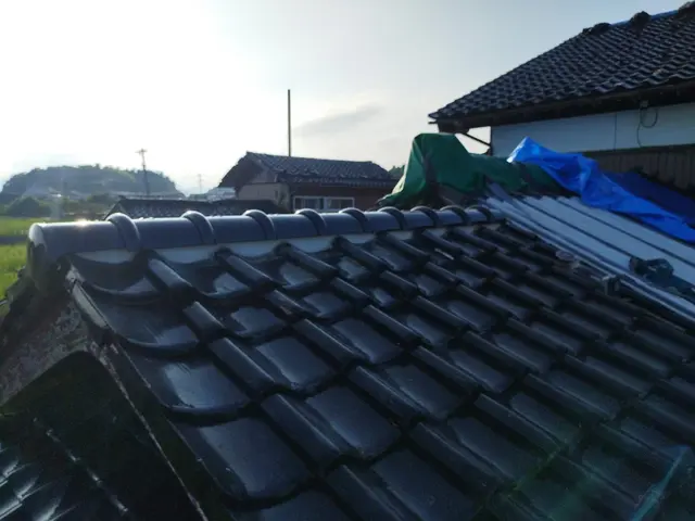 雨漏りの応急修理〜瓦葺きまでできます☆サービスの画像
