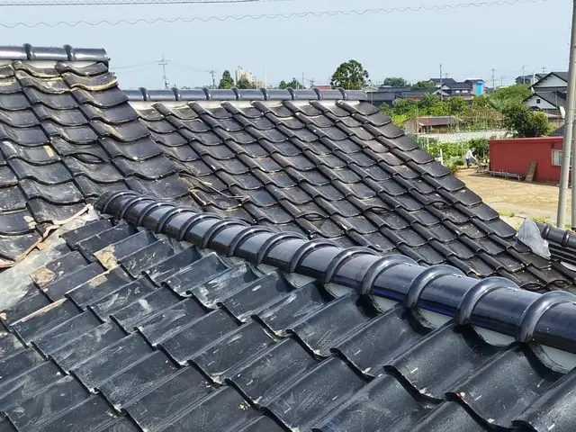 雨漏りの応急修理〜瓦葺きまでできます☆サービスの画像