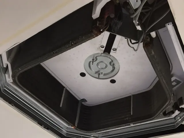 即応　※専門国家資格保有※　天井埋込は専門業者へお任せ下さい。１７年目全機種対応サービスの画像