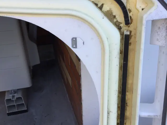 即応　※専門国家資格保有※　天井埋込は専門業者へお任せ下さい。１７年目全機種対応サービスの画像