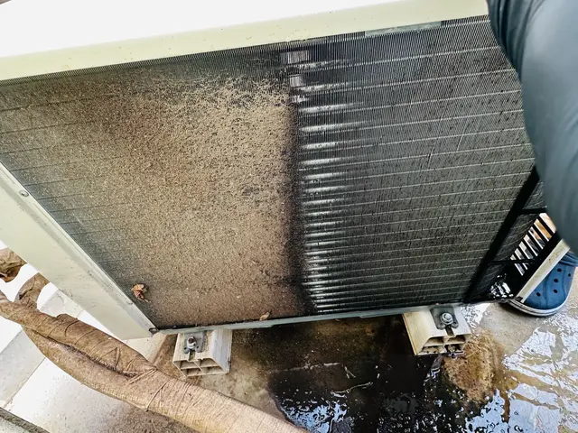 ◆3つの洗剤で黒カビ臭いトリプル洗浄◆臭いスッキリ清潔エアコン◎お掃除ロボOKサービスの画像