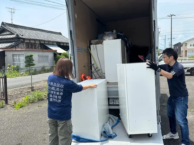 即日対応可能★女性スタッフ同行可能★2T車積み放題分別不用★2人で作業手伝い不用サービスの画像