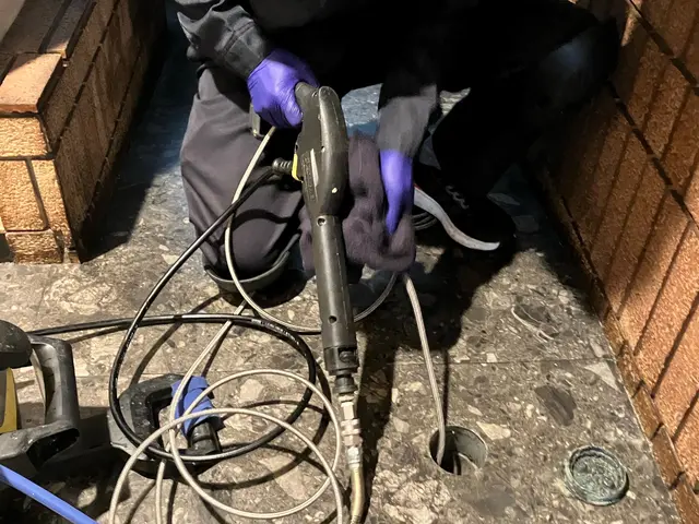 作業者は建築物排水管清掃技士資格所有者だから任せて安心！【作業外注一切なし】サービスの画像