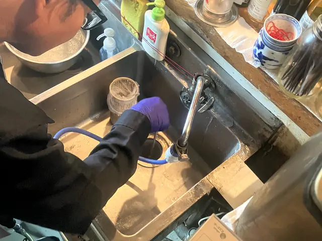 作業者は建築物排水管清掃技士資格所有者だから任せて安心！【作業外注一切なし】サービスの画像