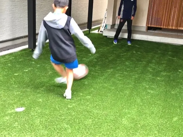 人工芝の施工は実績多数のグリーンデイ広島へ。丁寧な作業で職人が元気よく伺います！サービスの画像