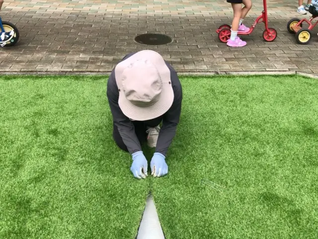 人工芝の施工は実績多数のグリーンデイ広島へ。丁寧な作業で職人が元気よく伺います！サービスの画像