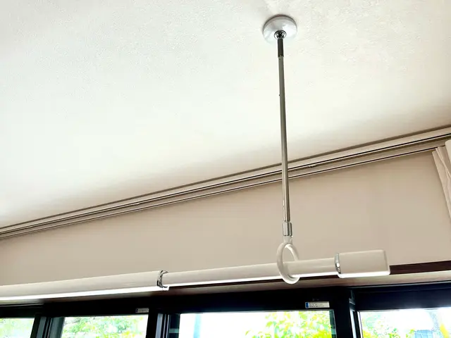 複数割引！【室内&屋外対応】ホスクリーン等の取り付け／アイアンバー、物干し竿受けサービスの画像