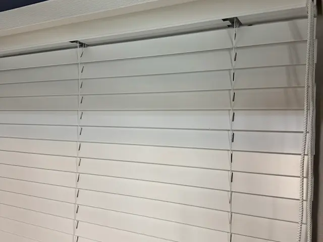 カーテンレール、ブラインド、ロールスクリーン取付サービスの画像