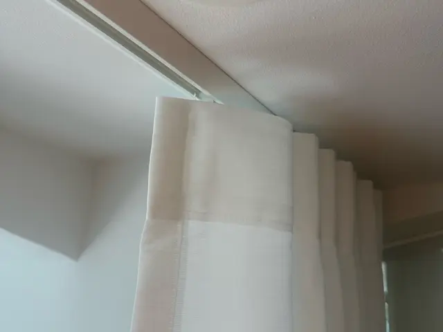 カーテンレール、ブラインド、ロールスクリーン取付サービスの画像