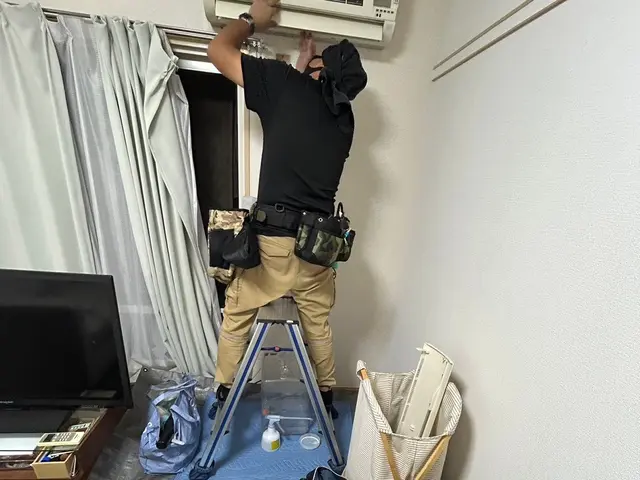 抗菌コート剤込みの優しい価格！元自衛官の徹底クリーニング。10年以上も対応可！サービスの画像