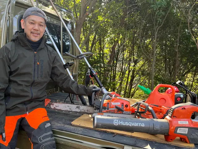 【男女2名で訪問】お庭から広大な荒廃地まで美しく再生！太い立木も対応可能です。サービスの画像