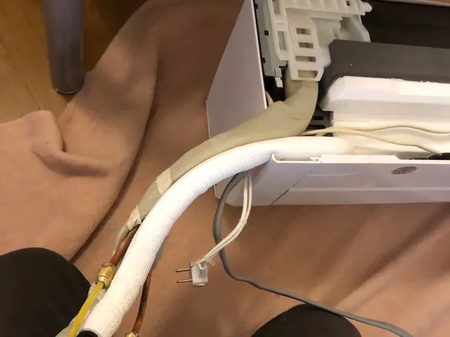 女性の一人暮らしの方も安心！夫婦でお伺いいたします。只今エアコン処分無料引き取りサービスの画像