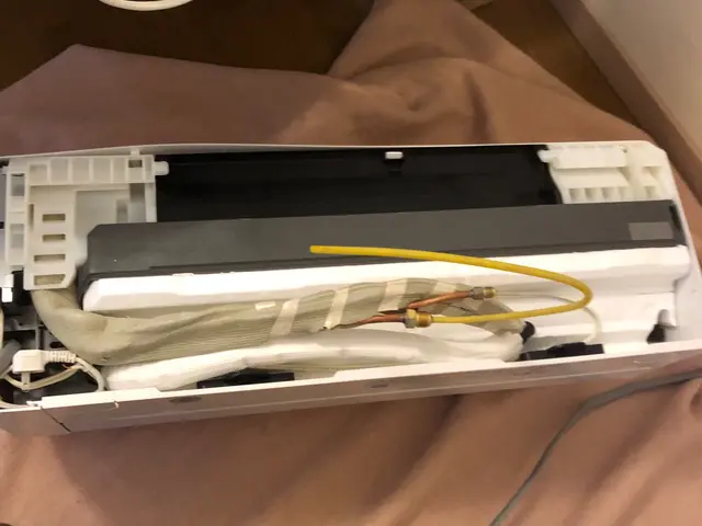 女性の一人暮らしの方も安心！夫婦でお伺いいたします。只今エアコン処分無料引き取りサービスの画像