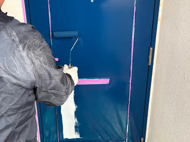 玄関ドア塗装サービスの画像