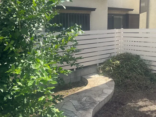 近隣の方への配慮も欠かしません◎損保加入、作業外注一切なし◎お気軽にご相談下さいサービスの画像