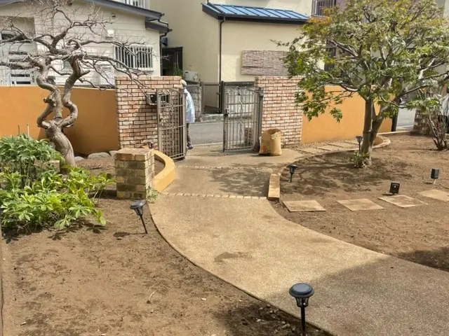 落ち葉のシーズン！葉の一つも残さない！安くて速い、これがプロの庭師のクリーニングサービスの画像