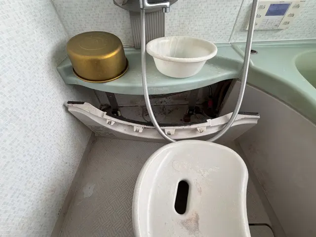 見えないところまで清掃　浴室洗浄サービスの画像