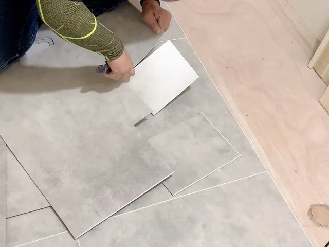 【原状回復や模様替えに最適】フロアタイル重ね貼りサービスの画像