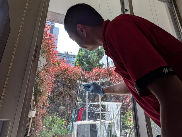 気になる窓サッシの汚れは、プロのクリーニングでKIREIにいたしますサービスの画像