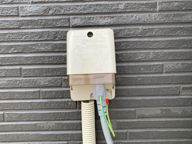 屋外防水コンセント工事サービスの画像