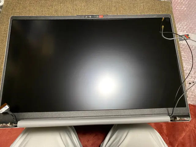 パソコンのデータ復旧、液晶パネルの交換などなどサービスの画像