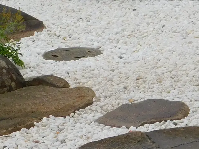 業界26年の造園施工者！お庭、駐車場、敷地など、あらゆる場所で砂利敷き致します！サービスの画像