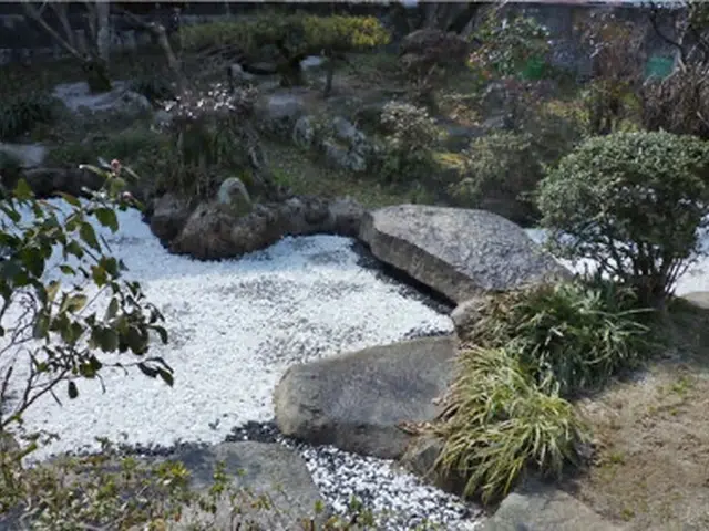 業界26年の造園施工者！お庭、駐車場、敷地など、あらゆる場所で砂利敷き致します！サービスの画像