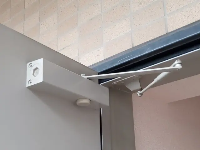 ★ご用意頂いたドアクローザー　責任持って交換致します。お気軽に問い合わせ下さい。サービスの画像