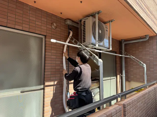 2名で作業　第一電工資格×34年実績　隠蔽・屋根・高所などの高難度取付対応！サービスの画像