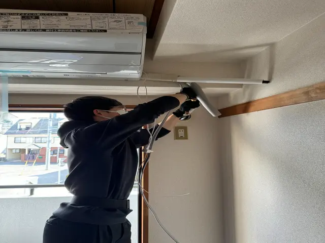 2名で作業　第一電工資格×34年実績　隠蔽・屋根・高所などの高難度取付対応！サービスの画像